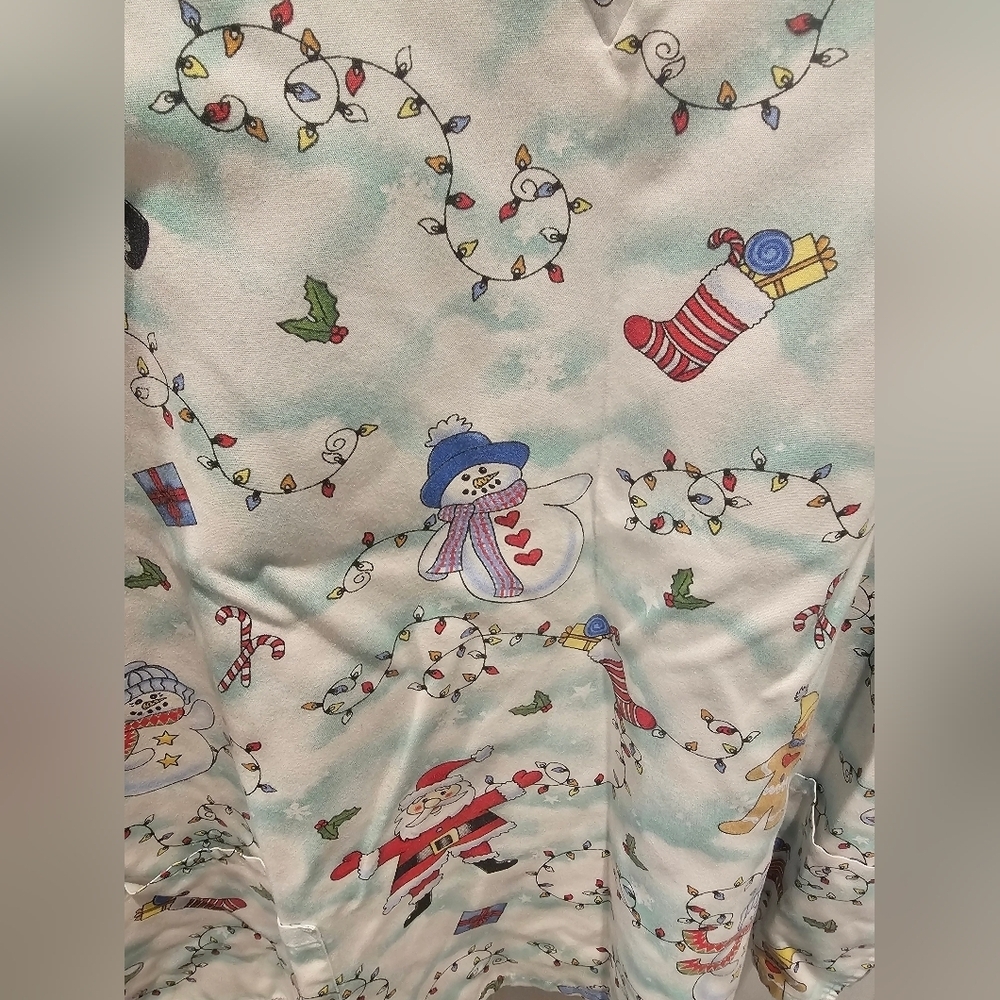 Scrub Basics Christmas Holiday Scrub Top Snowman Santa Lights Print Size XL - Picture 2 of 8